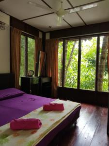 Postel nebo postele na pokoji v ubytování D'Impiana Riverview Chalet # Lenggong