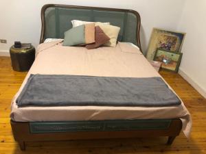 Легло или легла в стая в Spacious downtown Nile apartment