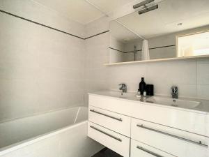 Koupelna v ubytování 2p Cannes centre-ville Terrasse + 4 fotografie