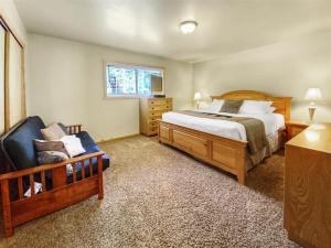מיטה או מיטות בחדר ב-Hunter`s Hideout Panguitch Lake
