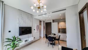 Kuchyň nebo kuchyňský kout v ubytování STAY BY LATINEM Luxury 1BR plus study Holiday Home CV B112 near Burj Khalifa