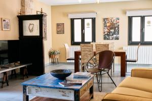 a living room with a clock and a table at Apartamentos One in Teruel