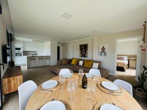 a living room with a dining table and a couch at Lagarteira in Sanxenxo