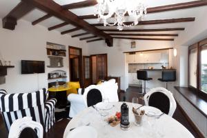 a dining room with a table and chairs at Vista Menaggio Centro in Menaggio