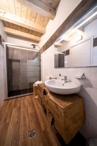 Koupelna v ubytování Agriturismo La Dolza
