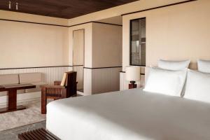 Postel nebo postele na pokoji v ubytování Cap d'Antibes Beach Hotel