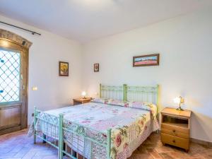 A bed or beds in a room at Apartment Montereggi-7 by Interhome