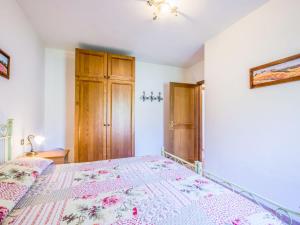 A bed or beds in a room at Apartment Montereggi-7 by Interhome