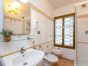 A bathroom at Apartment Montereggi-7 by Interhome