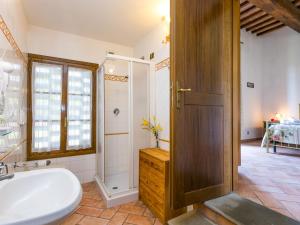 A bathroom at Apartment Montereggi-7 by Interhome