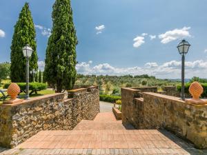 A garden outside Apartment Montereggi-7 by Interhome