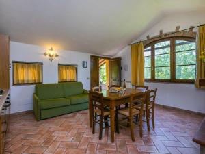 Posezení v ubytování Apartment Montereggi-4 by Interhome