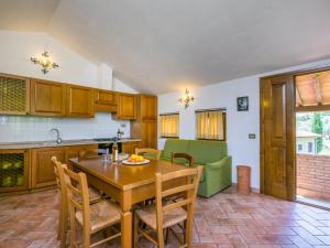 Kuchyň nebo kuchyňský kout v ubytování Apartment Montereggi-4 by Interhome