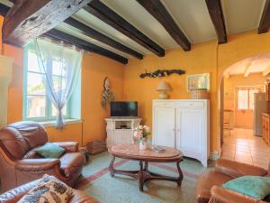 Μια τηλεόραση ή/και κέντρο ψυχαγωγίας στο Holiday Home Le Jardin de Timothee by Interhome