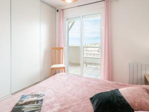 Postel nebo postele na pokoji v ubytování Apartment Patguyflor-2 by Interhome