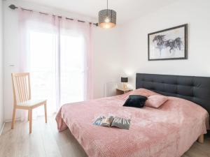 Postel nebo postele na pokoji v ubytování Apartment Patguyflor-2 by Interhome
