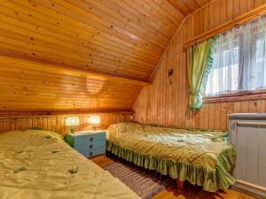 Łóżko lub łóżka w pokoju w obiekcie Holiday Home Hatale by Interhome