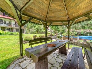 Basen w obiekcie Holiday Home Hatale by Interhome lub w pobliżu