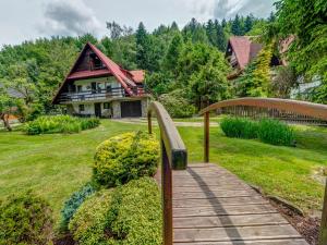 Ogród w obiekcie Holiday Home Hatale by Interhome