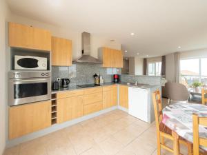 Køkken eller tekøkken på Apartment Côte Sud-4 by Interhome