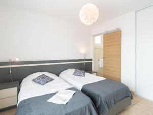 En eller flere senge i et værelse på Apartment Côte Sud-4 by Interhome