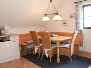 Kuchyňa alebo kuchynka v ubytovaní Apartment Schwalbennest by Interhome