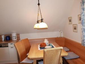 een keuken met een houten tafel en een lamp bij Apartment Schwalbennest by Interhome in Bad Kleinkirchheim