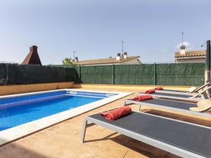 Bazén v ubytovaní Holiday Home Aida by Interhome alebo v jeho blízkosti