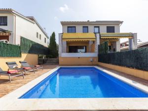Bazén v ubytovaní Holiday Home Aida by Interhome alebo v jeho blízkosti