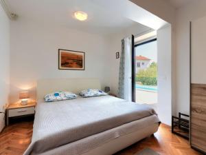 Postel nebo postele na pokoji v ubytování Holiday Home Suncana by Interhome
