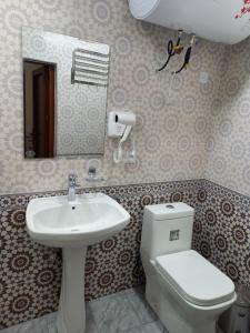 Et badeværelse på Guest house Zebiniso