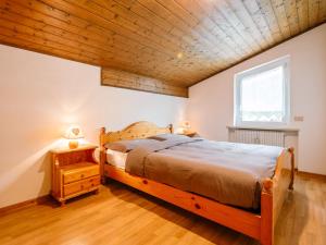 A bed or beds in a room at Apartment Mantina-2 by Interhome