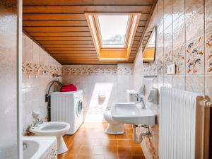 A bathroom at Apartment Mantina-2 by Interhome