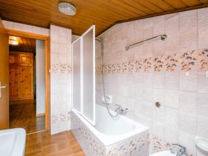 A bathroom at Apartment Mantina-2 by Interhome
