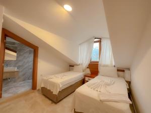 A bed or beds in a room at Tuna Fethiye Villa, Özel Havuzlu, Fethiye