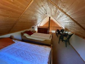 Postel nebo postele na pokoji v ubytování Holiday Home Wald und See by Interhome