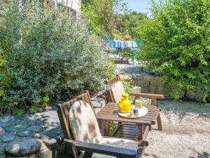 Κήπος έξω από το Holiday Home Svyntha by Interhome
