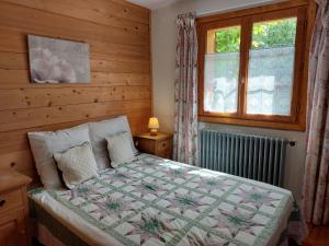 Llit o llits en una habitació de Apartment A la Claire Fontaine-1 by Interhome