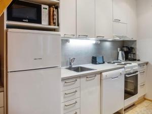 Kuchyň nebo kuchyňský kout v ubytování Holiday Home Rinneportti by Interhome