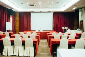 Zona de negocis o sala de conferències de Hotel DarulMakmur Jerantut
