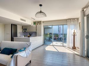 Posezení v ubytování Apartment Golfe Horizon-1 by Interhome + 21 fotografií
