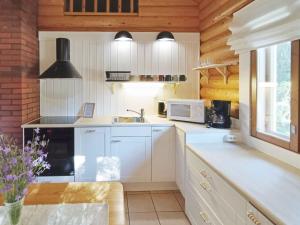 Dapur atau dapur kecil di Holiday Home Purnutar a by Interhome