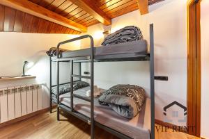 a room with two bunk beds in a room at Casa Pairal Candia in Encamp