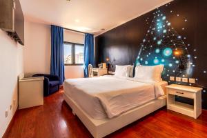 a bedroom with a christmas tree on the wall at Hotel A.S. Lisboa in Lisbon