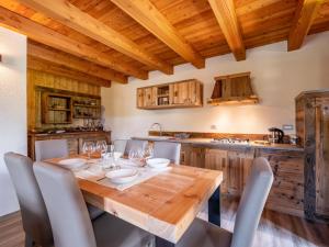 Kuchyň nebo kuchyňský kout v ubytování Apartment Les Combes by Interhome + 13 fotografií
