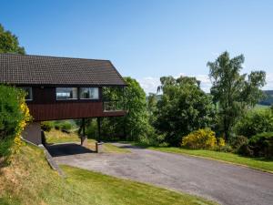 a house on the side of a road at Holiday Home Achmony Type 2-3 by Interhome in Drumnadrochit