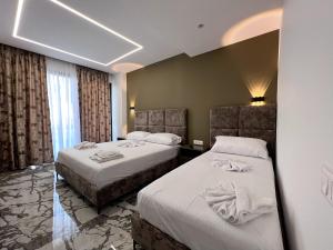 Postel nebo postele na pokoji v ubytování Poseidon Hotel 2 Ksamil
