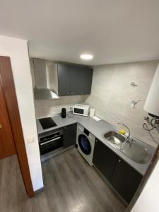 Kuchyňa alebo kuchynka v ubytovaní HEROE APARTAMENTO