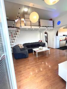 Ruang duduk di Penthouse Familly Orešković