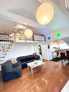 Ruang duduk di Penthouse Familly Orešković